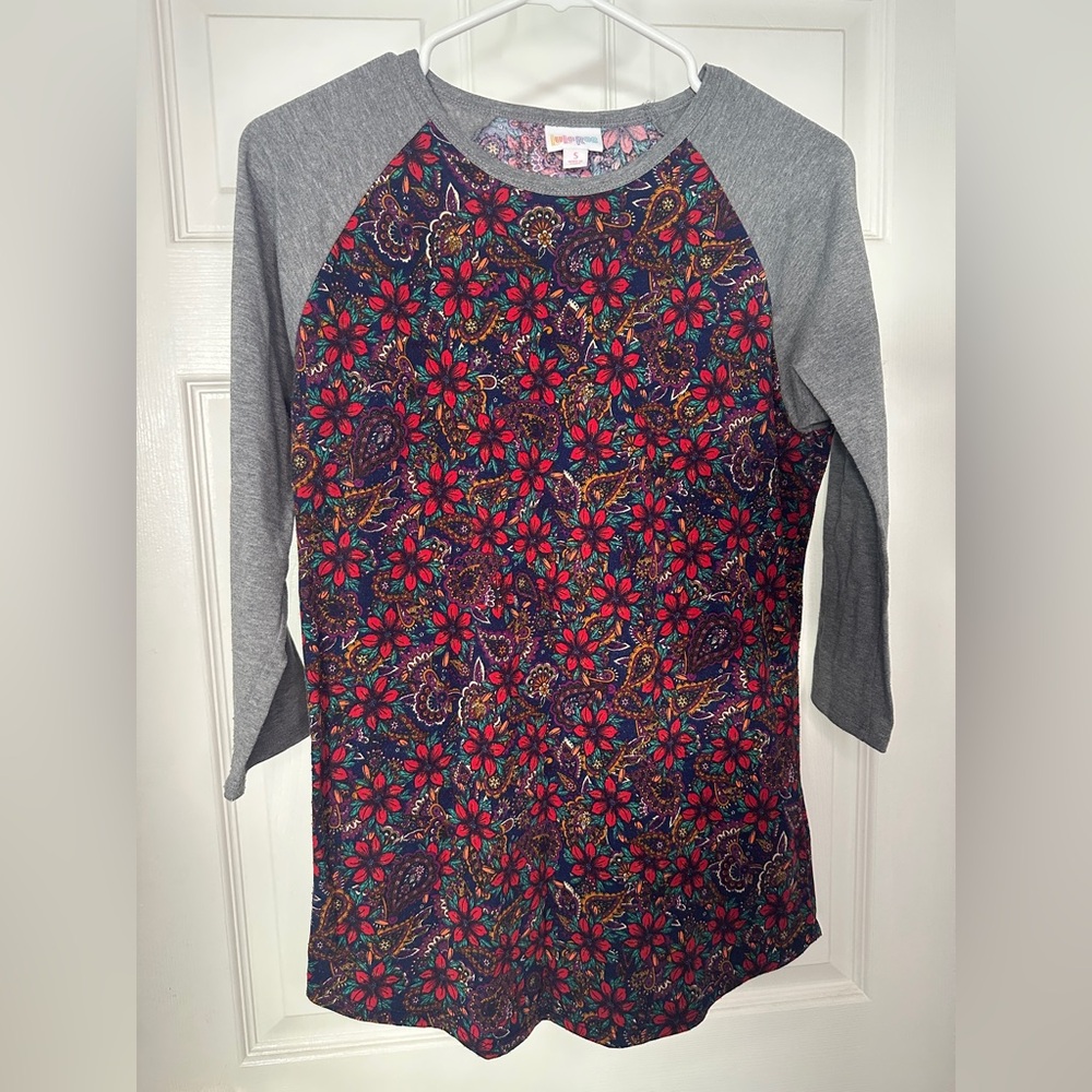 LuLaRoe Randy T-shirt. Size Small.
